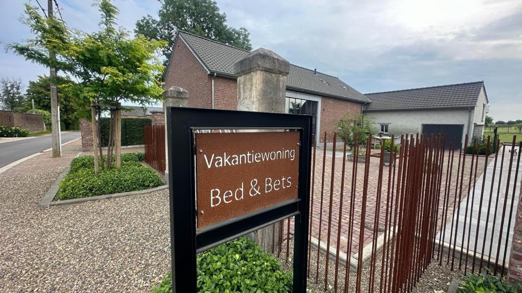 Bed & Bets! Villa Geetbets Bagian luar foto